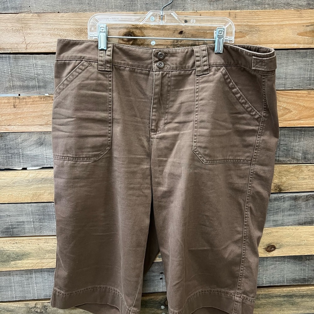 Womens Size 14 Raefella Knee Length Brown Shorts